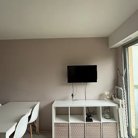 Simple One Bedroom With Pool And Tennis At The Entrance Of Tropez Apartman