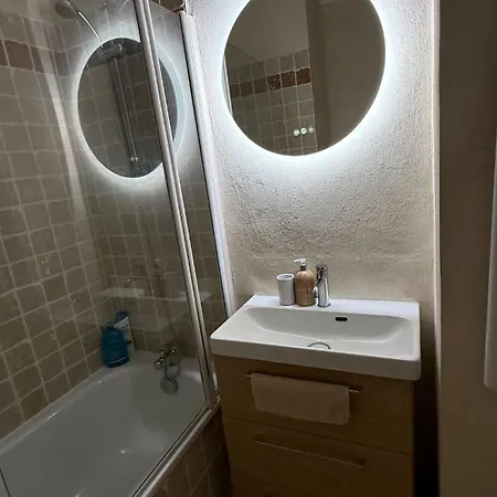 Simple One Bedroom With Pool And Tennis At The Entrance Of Tropez Apartman